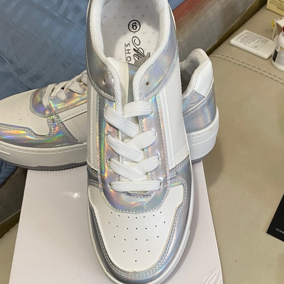🎄Holiday Sale🎄Mata Shoes Holographic White/Silver Platform Fashion Sneakers NIB - Picture 4 of 7